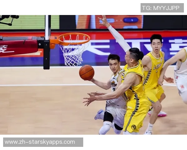 海兰德半场表现抢眼5投3中贡献12分1篮板2助攻1抢断助力全队